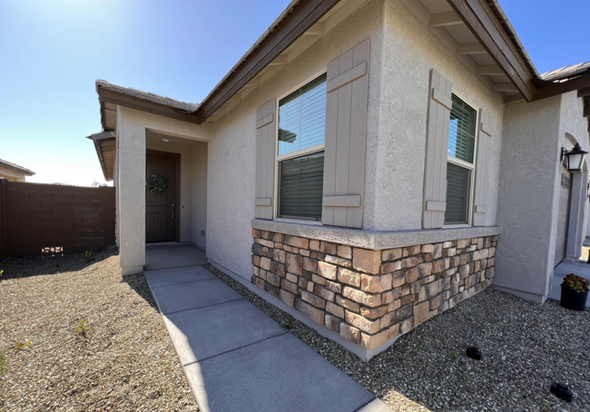 Building Photo - Tolleson 4 Bedroom!