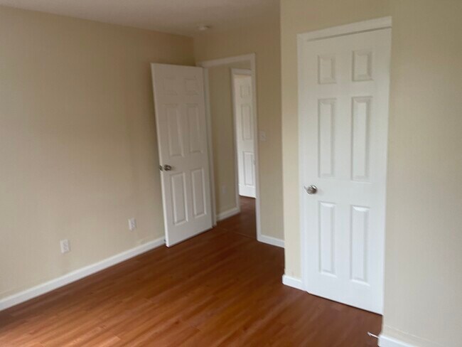 Habitación 1 - 244 Main St