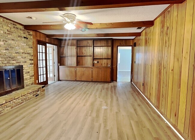 Foto del edificio - 265 W Lakeview Ave