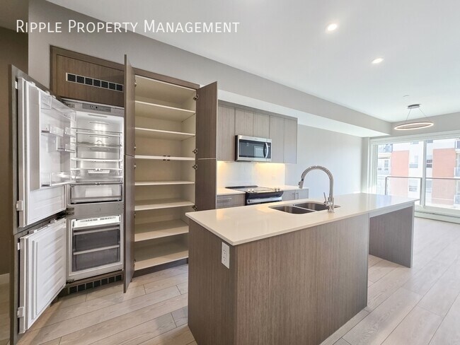 Photo du bâtiment - BRAND NEW 2 BEDS, 2 BATHS CONDO | PRIME BELTLINE LOCATION | CENTRAL A/C