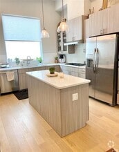 Building Photo - 1411 Town Creek Dr