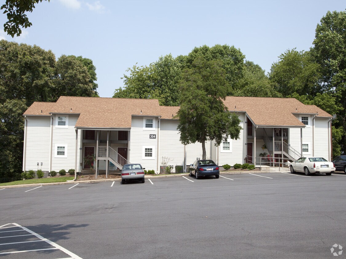 113 S 2nd Ave, Mayodan, NC 27027 | Zillow, image size:1125x844