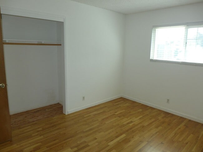 Building Photo - 45 Crescent Dr
