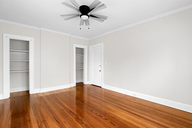 Foto del edificio - 228 E Poplar St