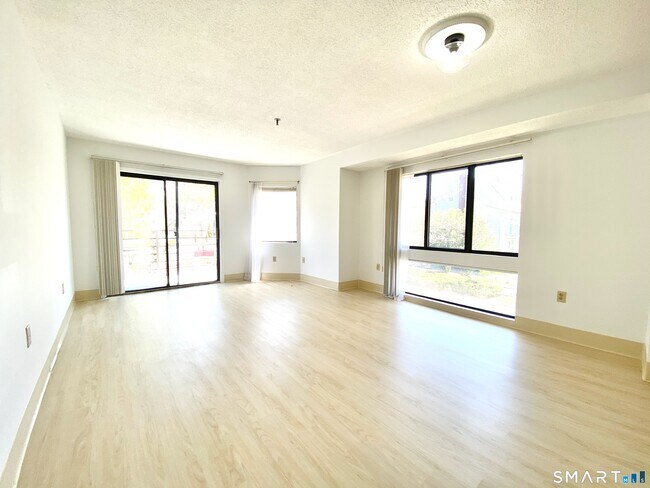 Foto del edificio - 1204 Whitney Ave