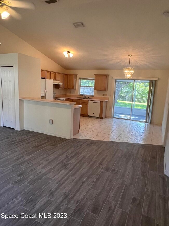 Building Photo - 117 Gator Dr