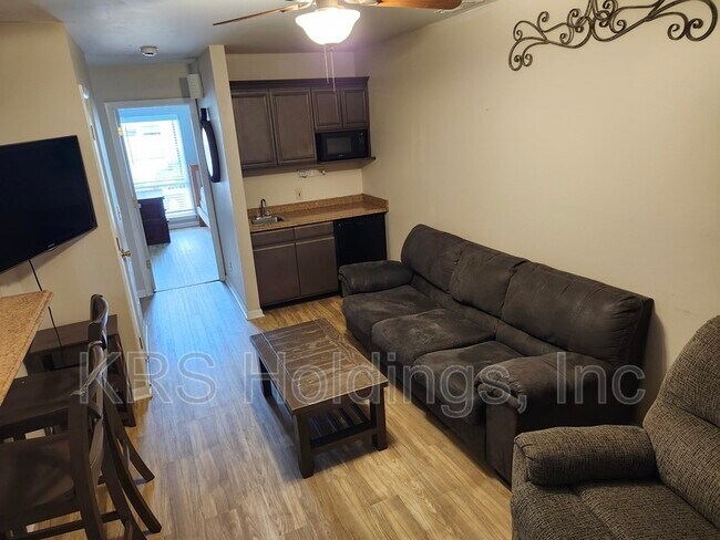 Foto del edificio - 1305 Bradley Dr