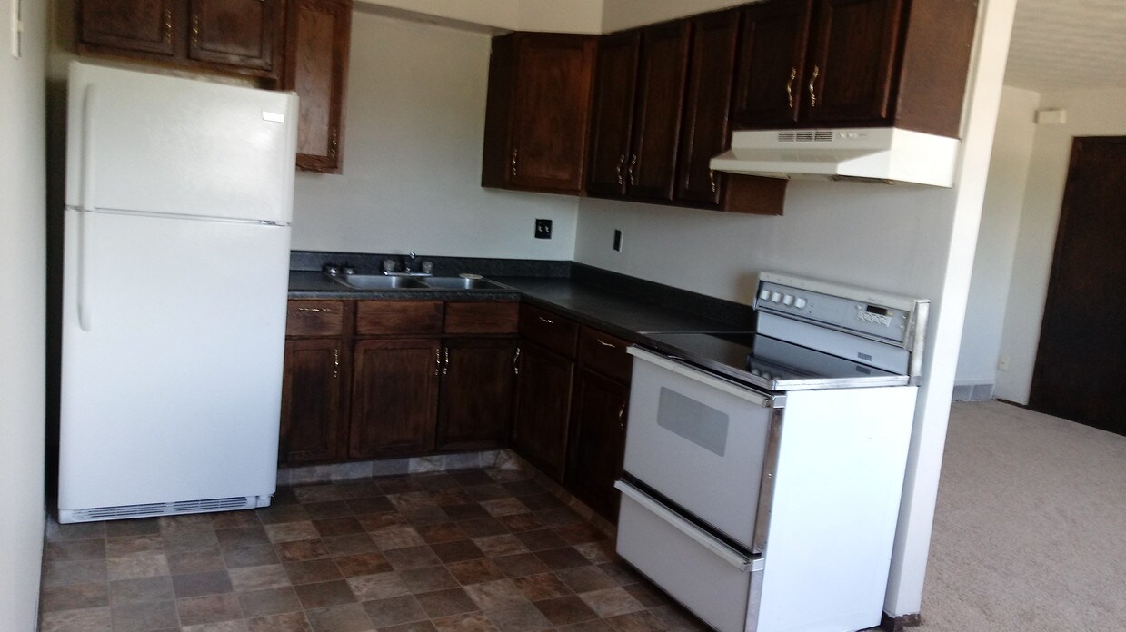 Kitchen. - Creekside Apartments