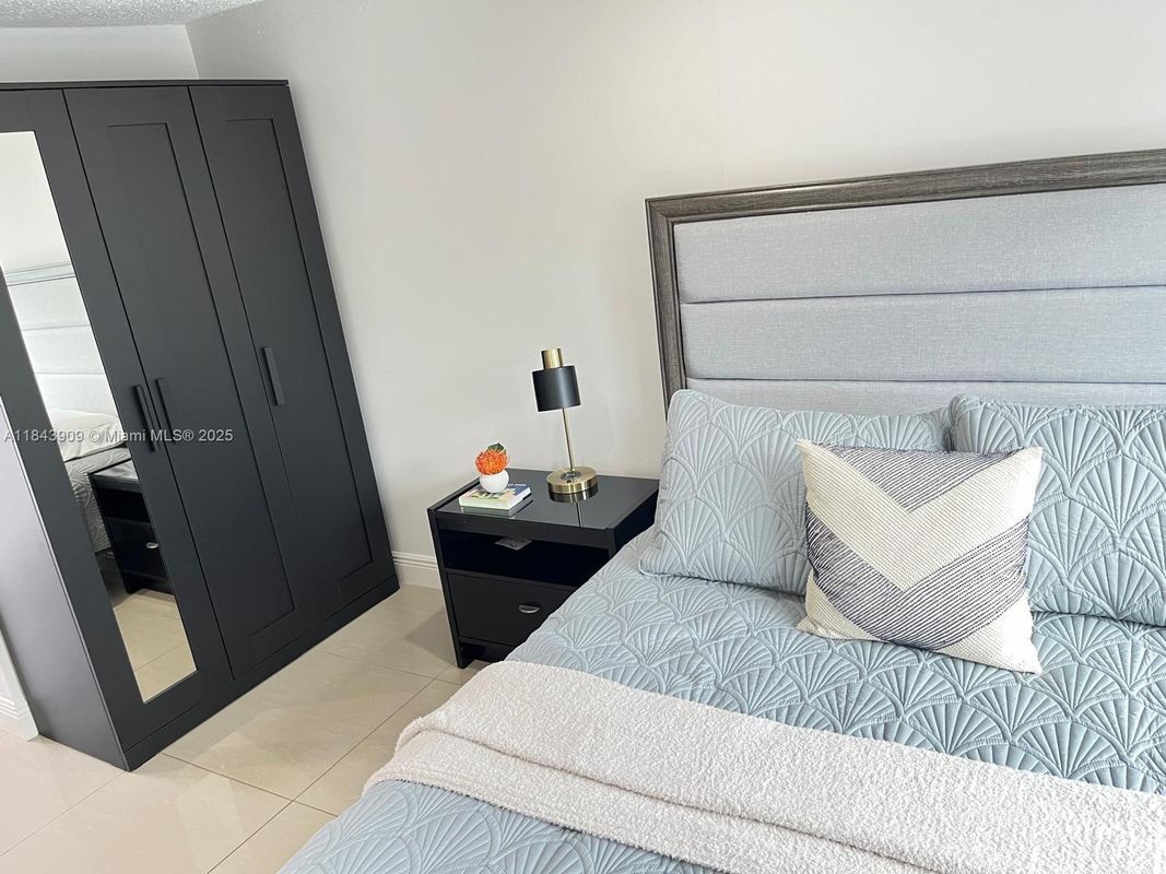 Foto del edificio - 1495 NE 177th St