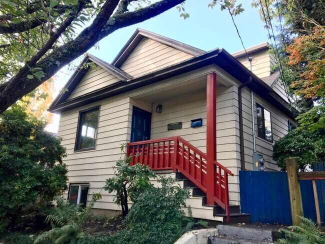 Building Photo - 4211 SE 32nd Ave