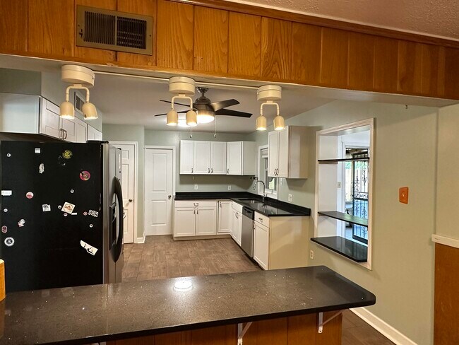 Foto del edificio - 5138 Whitehall Ave