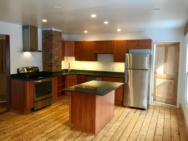 Foto del edificio - 227 Egremont Plain Rd