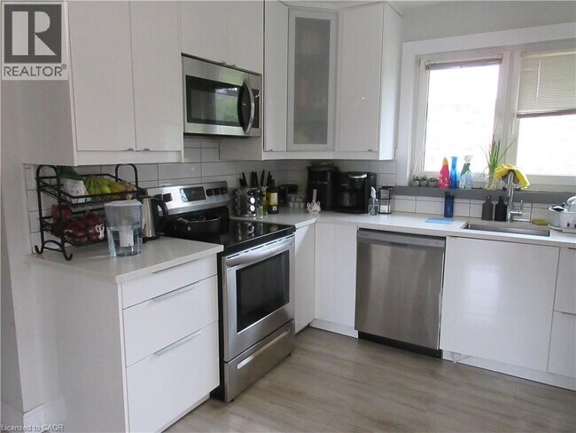 Building Photo - 75 Richwill Rd