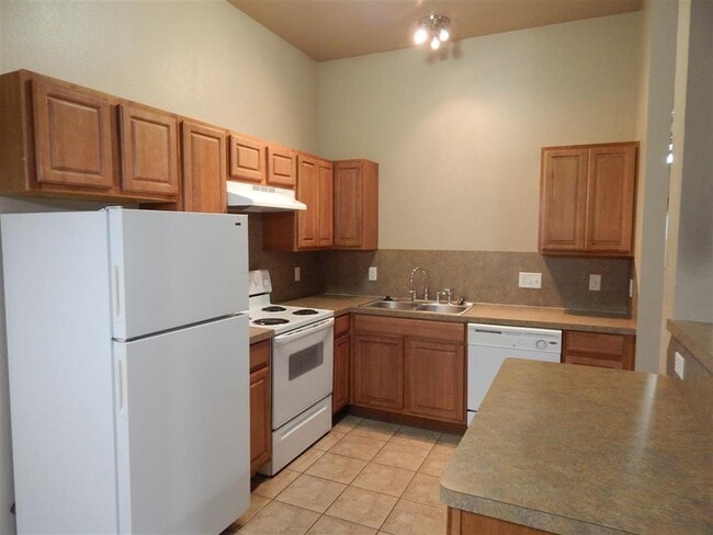 Building Photo - 3623 Vanguard Dr