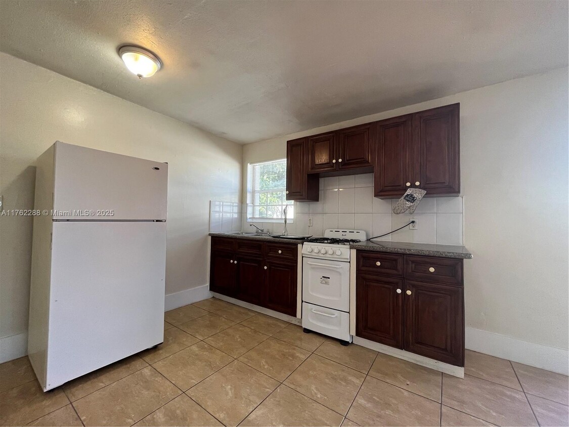 Foto principal - 10440 NW 31st Ave