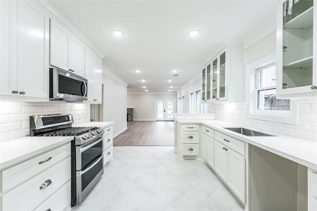 Foto del edificio - 2631 Persa St