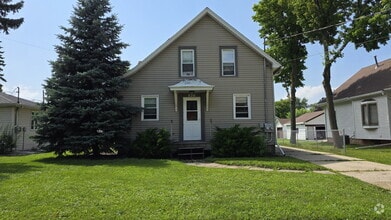 Building Photo - 826 Tayco St
