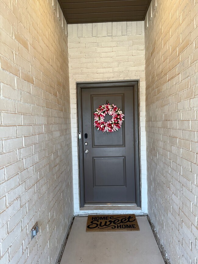 Entryway - 2409 Bastrop Ave