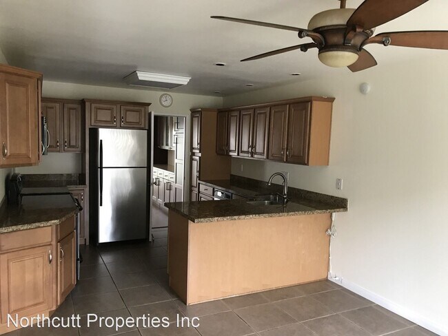 Foto del edificio - 3 br, 2.5 bath House - 3268 Loma Riviera Dr.