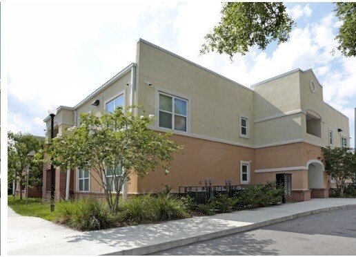 Building Photo - 122 8th St W