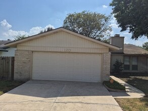 Building Photo - 120 Friendswood Path