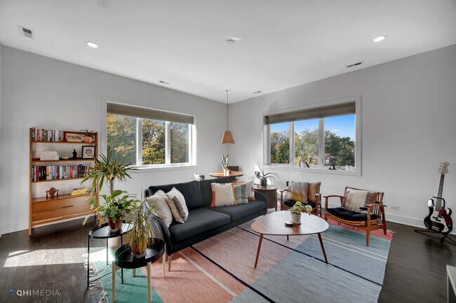 Foto del edificio - 2505 W Potomac Ave