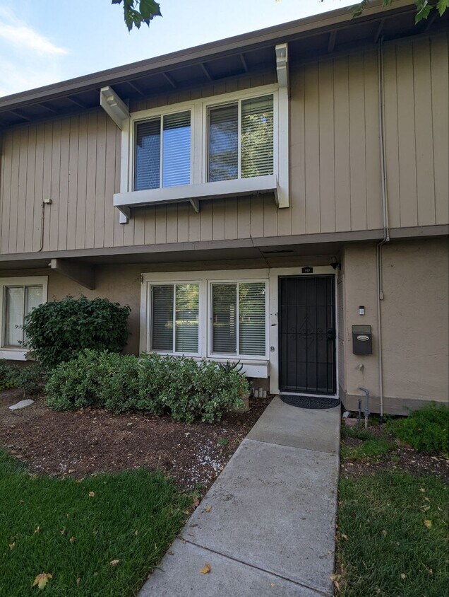 Primary Photo - 197 Litchi Grove Ct