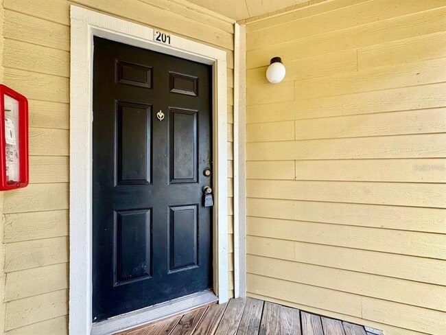 Building Photo - 8615 Mallard Reserve Dr