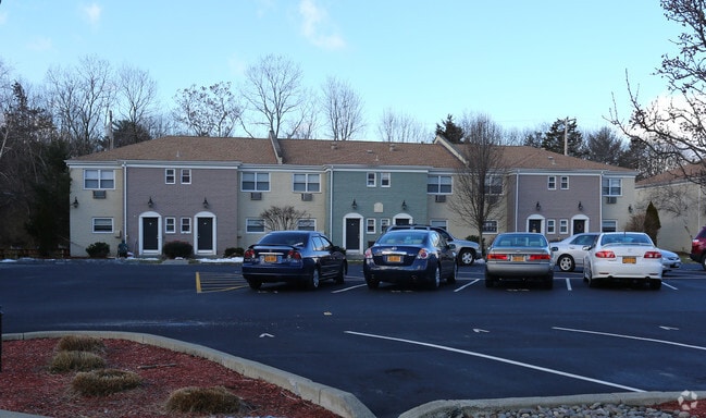 Building Photo - 2633 South Rd