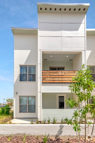 Building Photo - 208 Centre Sarcelle Blvd