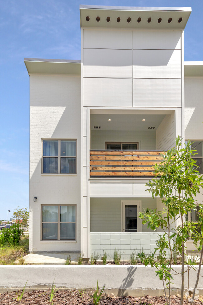 Building Photo - 208 Centre Sarcelle Blvd