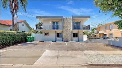 Building Photo - 420 SW 14th Ave