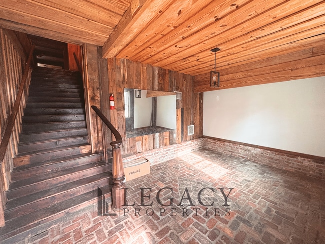 Building Photo - Scuffletown