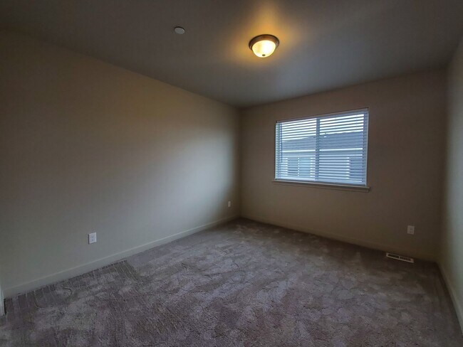 Building Photo - 5702ke