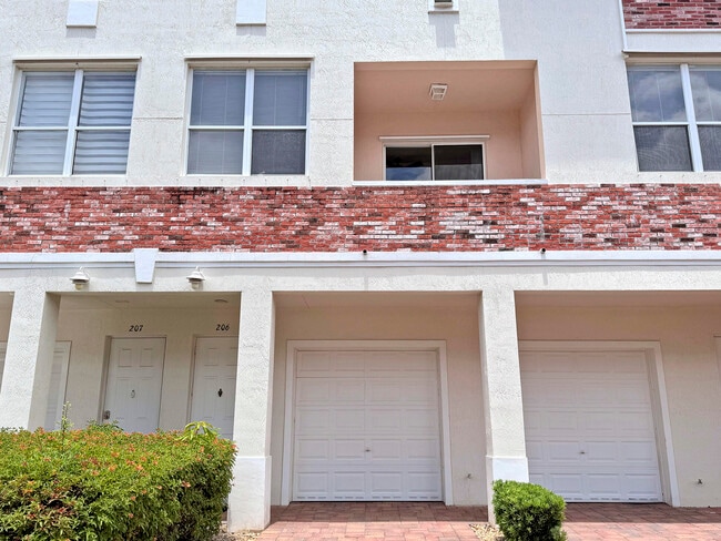 Building Photo - 10560 SW Stephanie Way