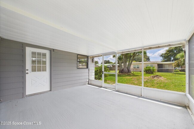 Building Photo - 4339 Plompton Dr