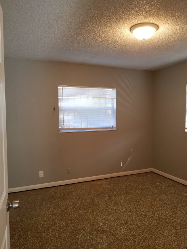 Foto del edificio - 9613 N 11th St