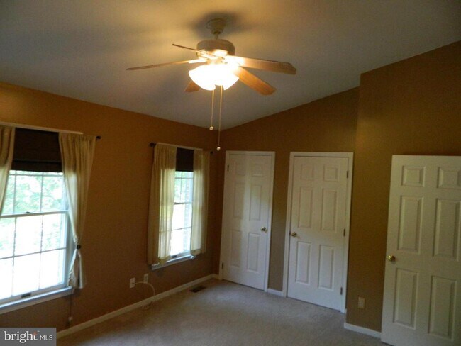 Foto del edificio - 1321 Merry Hill Ct