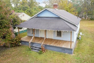 Building Photo - 1325 Clark St