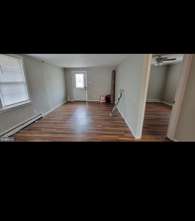 Building Photo - Charming 3 BR House in Pine Hill