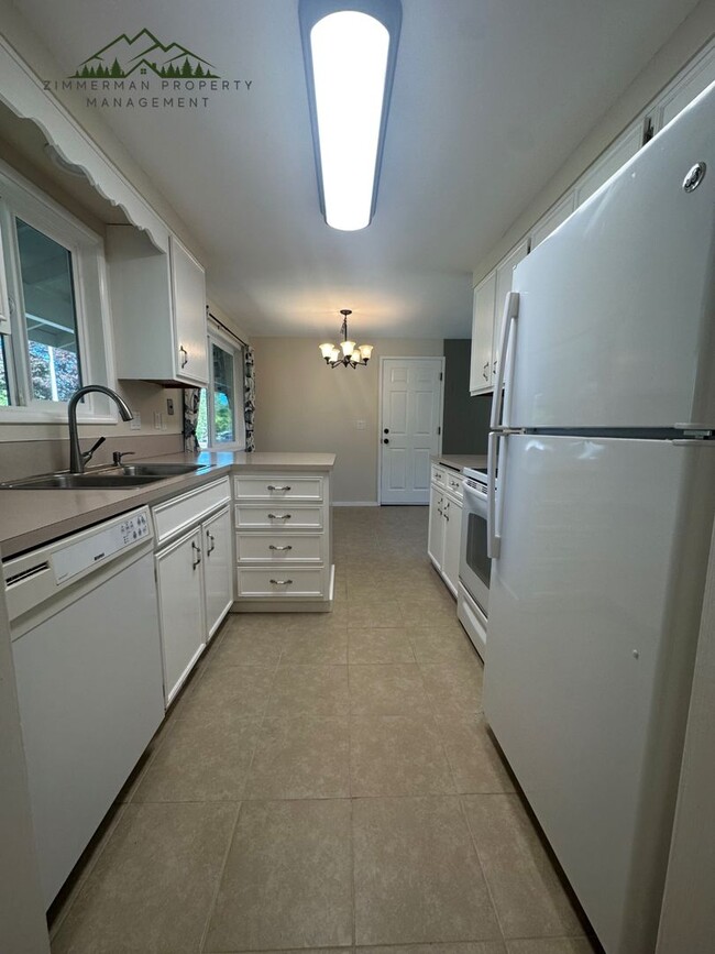 Building Photo - Updated 3-Bedroom 2-Bath Home in Desirable...