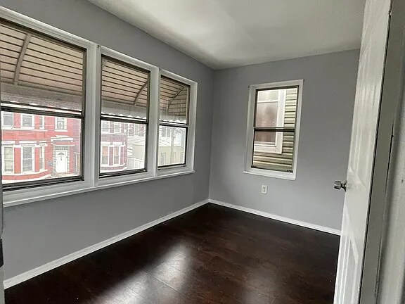 Foto del edificio - 126 Kearney Ave