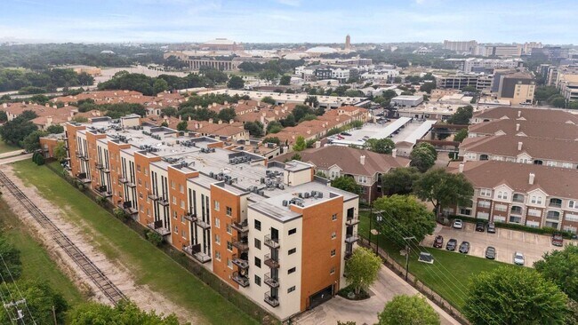 Building Photo - Attractive, fully furnished Arthouse condo — READY NOW!