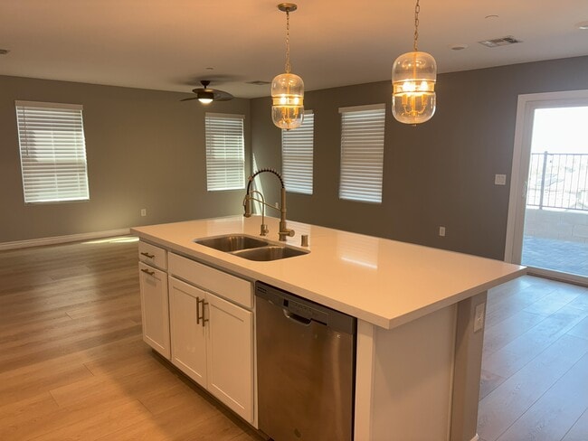 Building Photo - 290 Quail Finch Dr