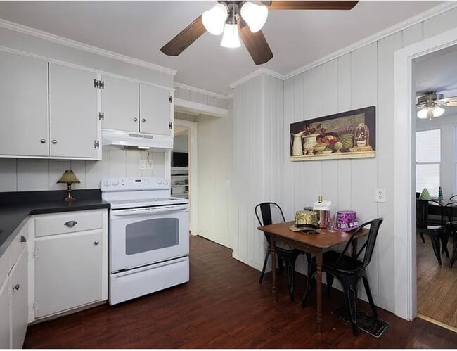 Foto del edificio - 18 Deland Park a