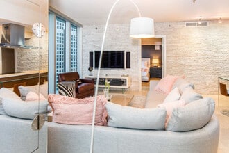 Building Photo - 485 Brickell Ave