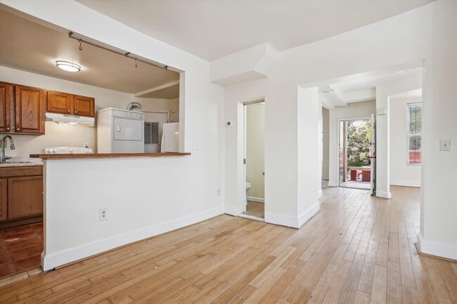 Building Photo - 1209 6th St NE