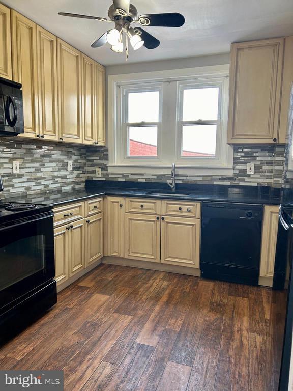 Foto del edificio - 133 E Main St