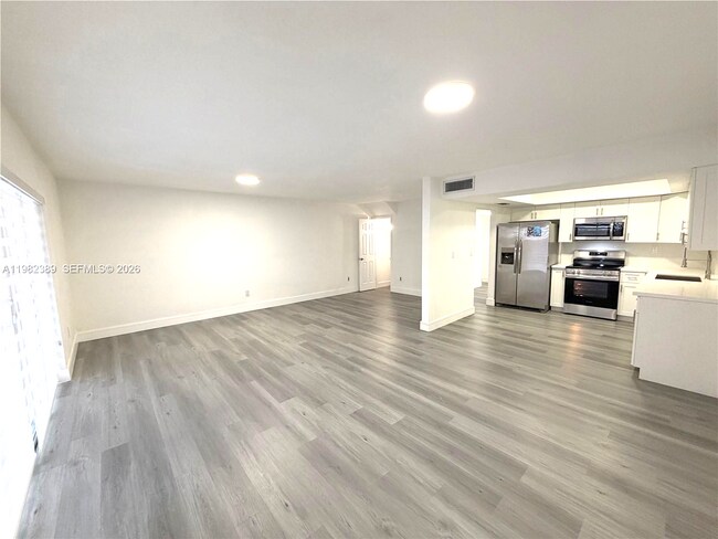 Foto del edificio - 7155 W 2nd Way