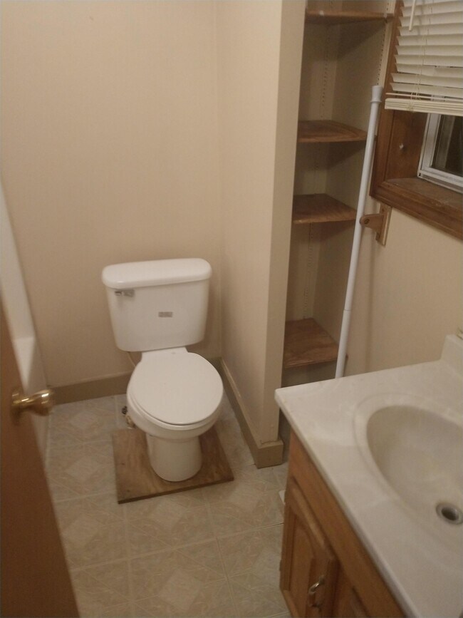Building Photo - 1321 W Sample St